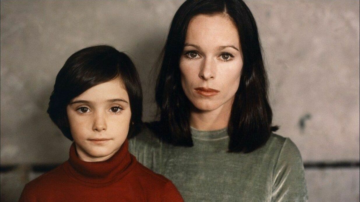 Cría cuervos (ES 1976) Cría cuervos (ES 1976)