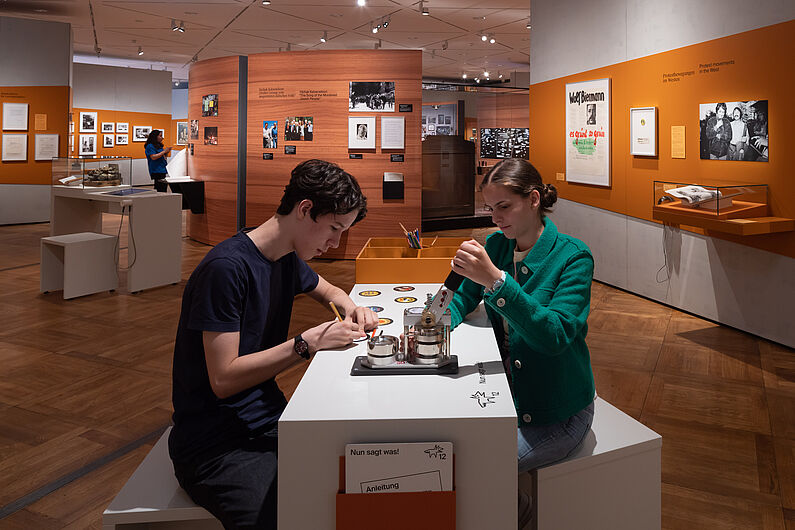 In der Ausstellung „Wolf Biermann. Ein Lyriker und Liedermacher in Deutschland”