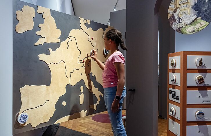 Ausstellungsansicht „Rein ins Gemälde! Eine Zeitreise für Kinder” 