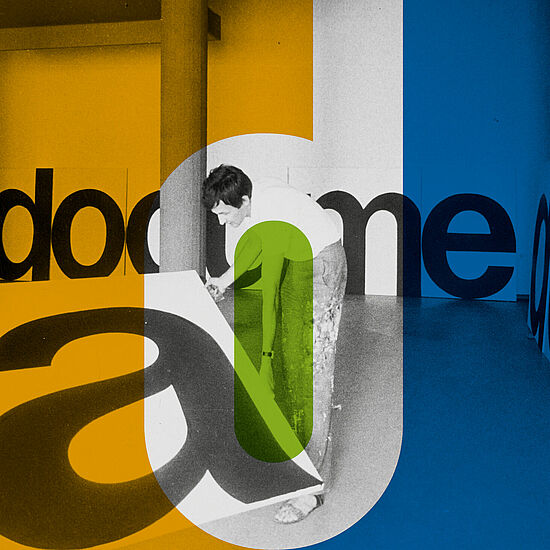 Zwei Männer beim Aufbau der documenta 4.