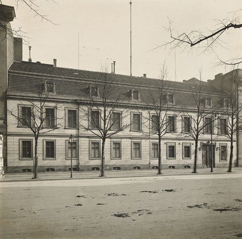 Bank house and residence of the Mendelssohn family at Jägerstrasse 51, Berlin, Königlich Preußische Messbild-Anstalt, Berlin, ca. 1885/1890, baryta paper, Berlin © Architekturmuseum of the Berlin Technical University