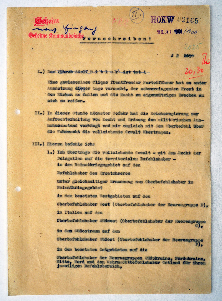 Vorlage für ein geheimes Fernschreiben zur Auslösung der Operation „Walküre“ mit dem einleitenden Satz „Der Führer Adolf Hitler ist tot“, unterzeichnet von Generalfeldmarschall von Witzleben, vor 20.07.1944, © DHM