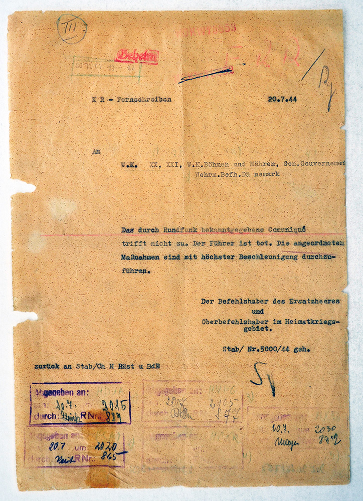 Geheimes Fernschreiben der am Staatstreichversuch beteiligten Offiziere an die Wehrkreise Böhmen und Mähren, Generalgouvernement und an den Wehrmachtsbefehlshaber Dänemark mit der Bestätigung des Todes von Adolf Hitler, 20.07.1944, © DHM