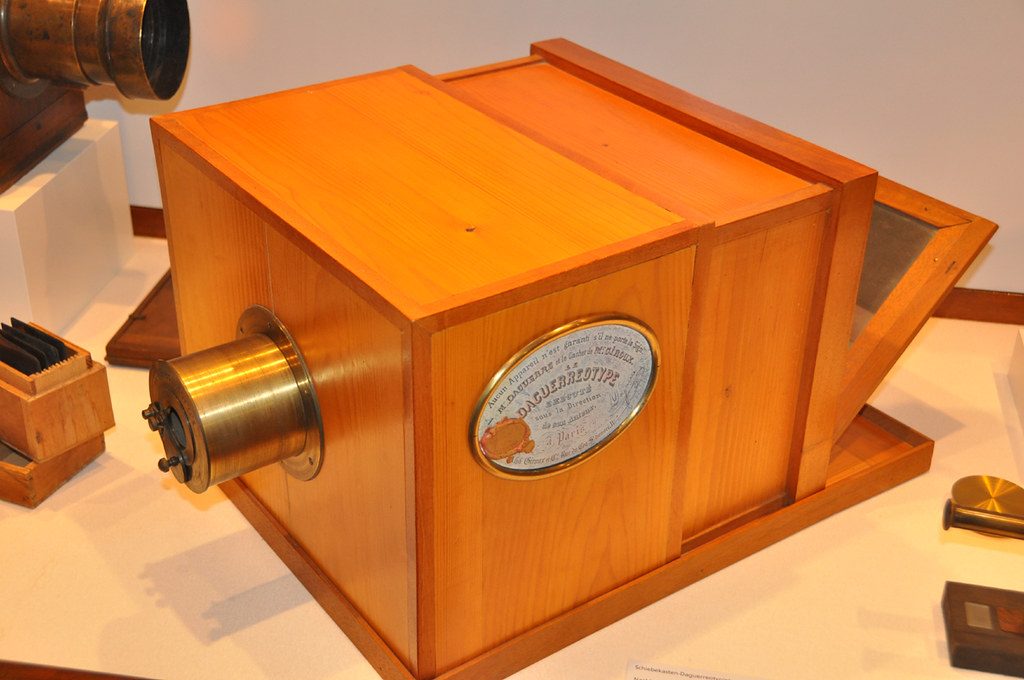 Replica of Daguerre’s first camera from the House of Giroux, Paris 1839 © Deutsches Technikmuseum, Berlin, Coleccionando Camaras, https://www.flickr.com/photos/coleccionandocamaras/7236721090/