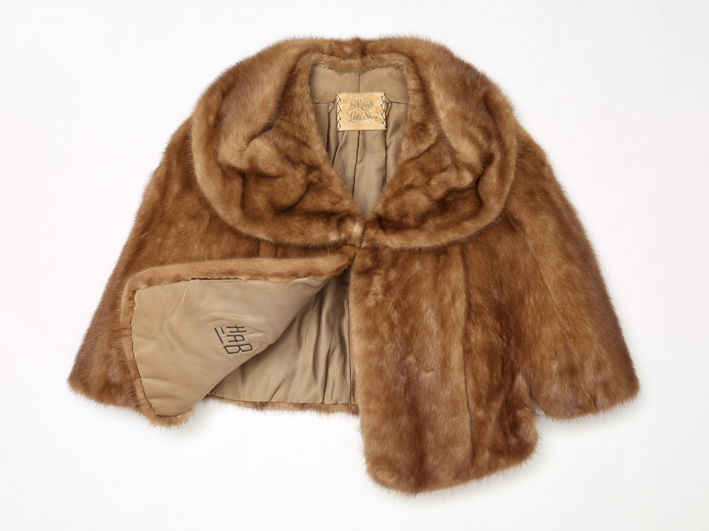 Fur cape, Macy's Little Shop, New York: 1950s, mink, Deutsches Historisches Museum, Edna Brocke Collection, photo: DHM/S. Ahlers.