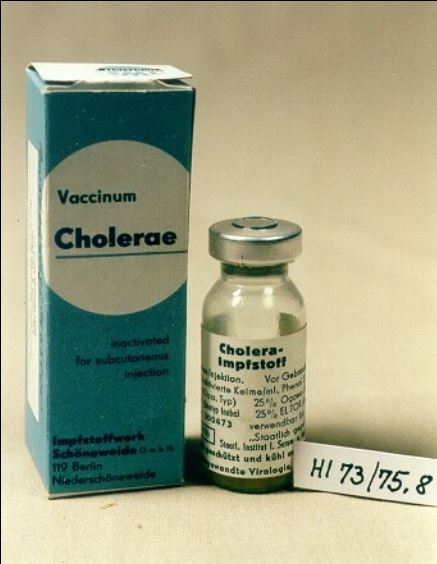 Cholera-Impfstoff in Originalverpackung, Impfstoffwerk Berlin-Schöneweide, um 1970 © DHM