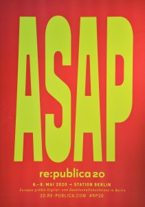 ASAP (As soon as possible). Plakat für die re:publica Berlin, Konferenz zu Internet und digitaler Gesellschaft (Netzpolitik, Digitalkultur und digitale Gesellschaft) vom 6. – 8. Mai 2020 in Berlin. Entwurf: Agentur fertig design, Datierung: 2020, Copyright: republica GmbH, P 2020/318 © Foto: DHM