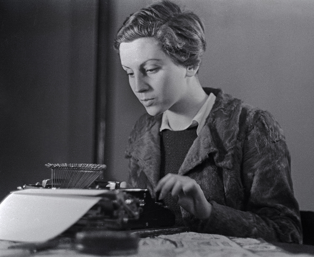 Gerda Taro, Paris, 1936 © Stanfordville, NY, Fred Stein Archive