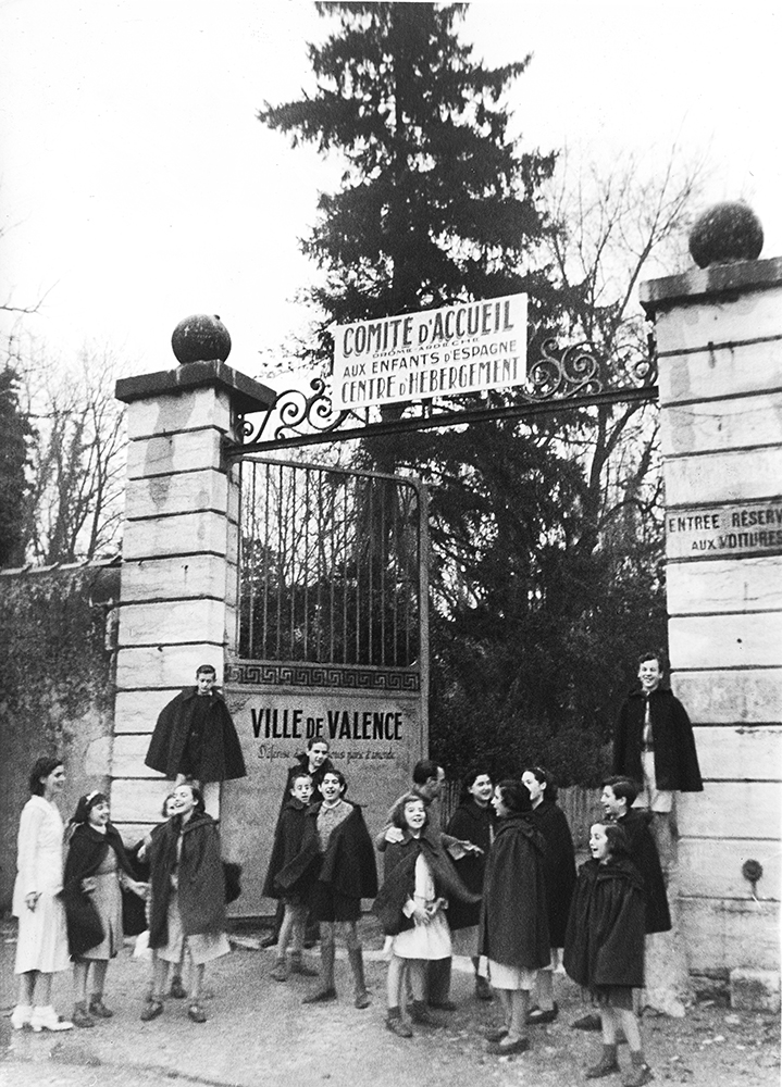 Town gate, Ville-de-Valence, 1938 © Fred Stein Archive, Stanfordville, NY