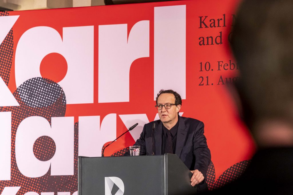 Präsident Raphael Gross bei Eröffnung der Ausstellung "Karl Marx und der Kapitalismus", Berlin 08.02.2022