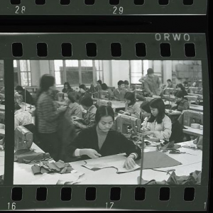 Uwe Steinberg, Textilfabrik in Vietnam, 1981 © DHM