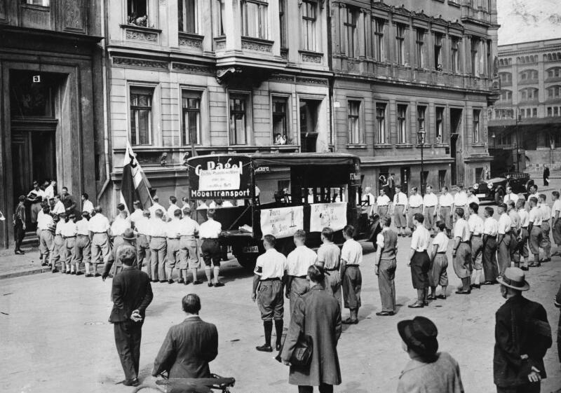 Bibliothek des Instituts für Sexualwissenschaft von Dr. Magnus Hirschfeld vor dem Abtransport zur Bücherverbrennung, 10. Mai 1933