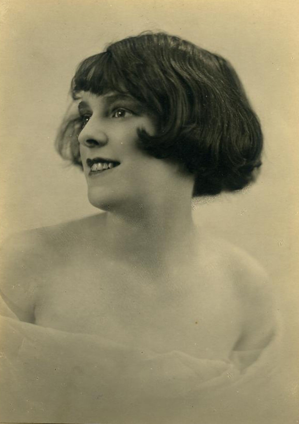 Exponat: Foto: Empire Girl, 1924