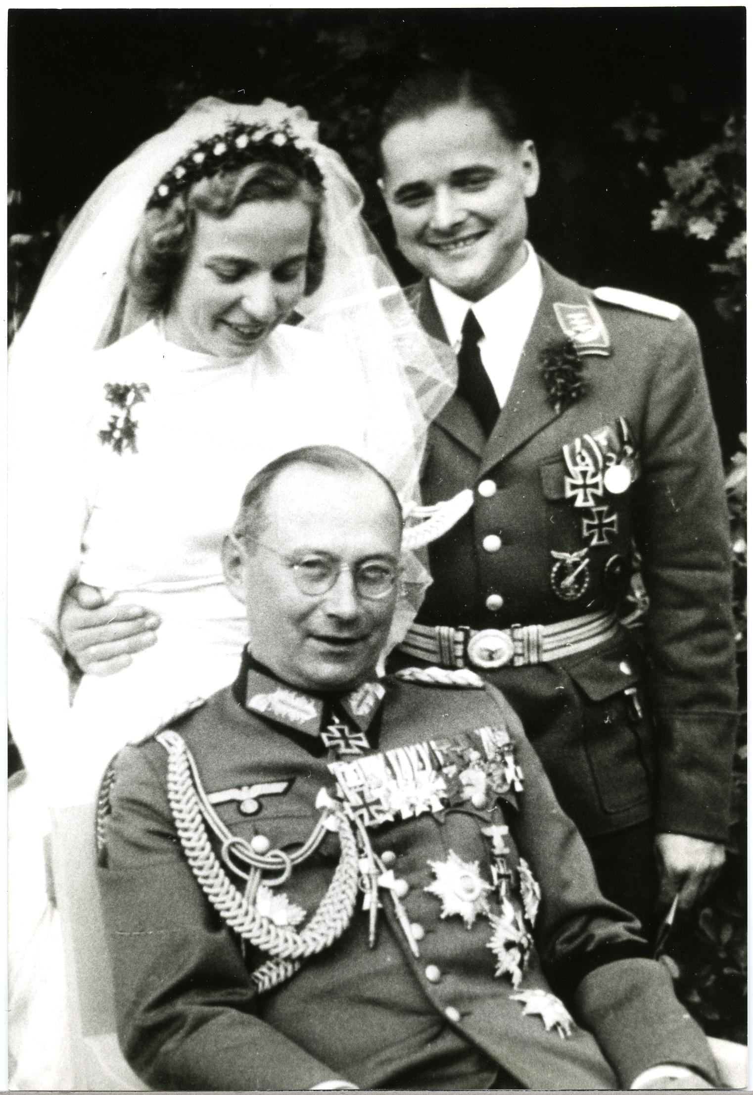 Foto: Olbricht, Friedrich mit Tochter Rosemarie und Schwiegersohn Friedrich Georgi, 1942
