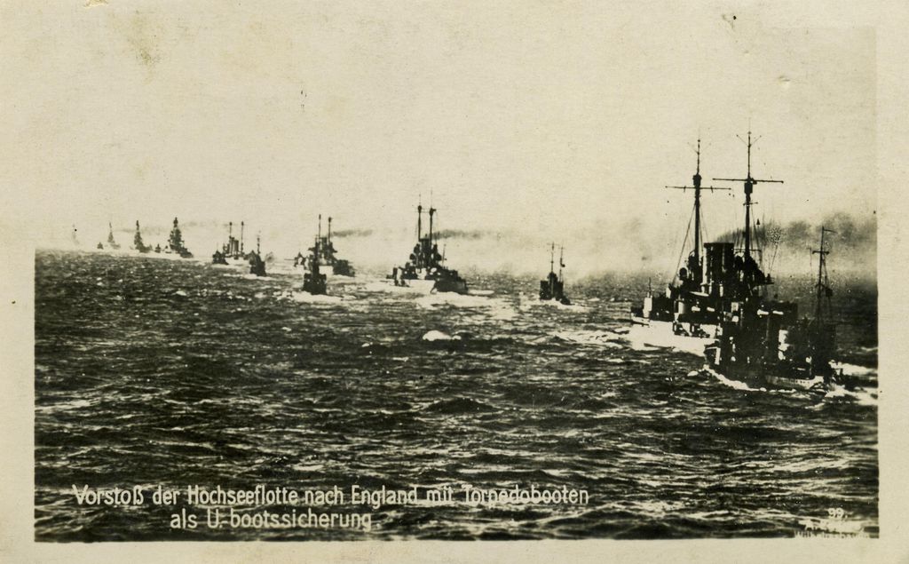 Exponat: Postkarte: Vorstoß der Hochseeflotte nach England mit Torpedobooten, 1914/15