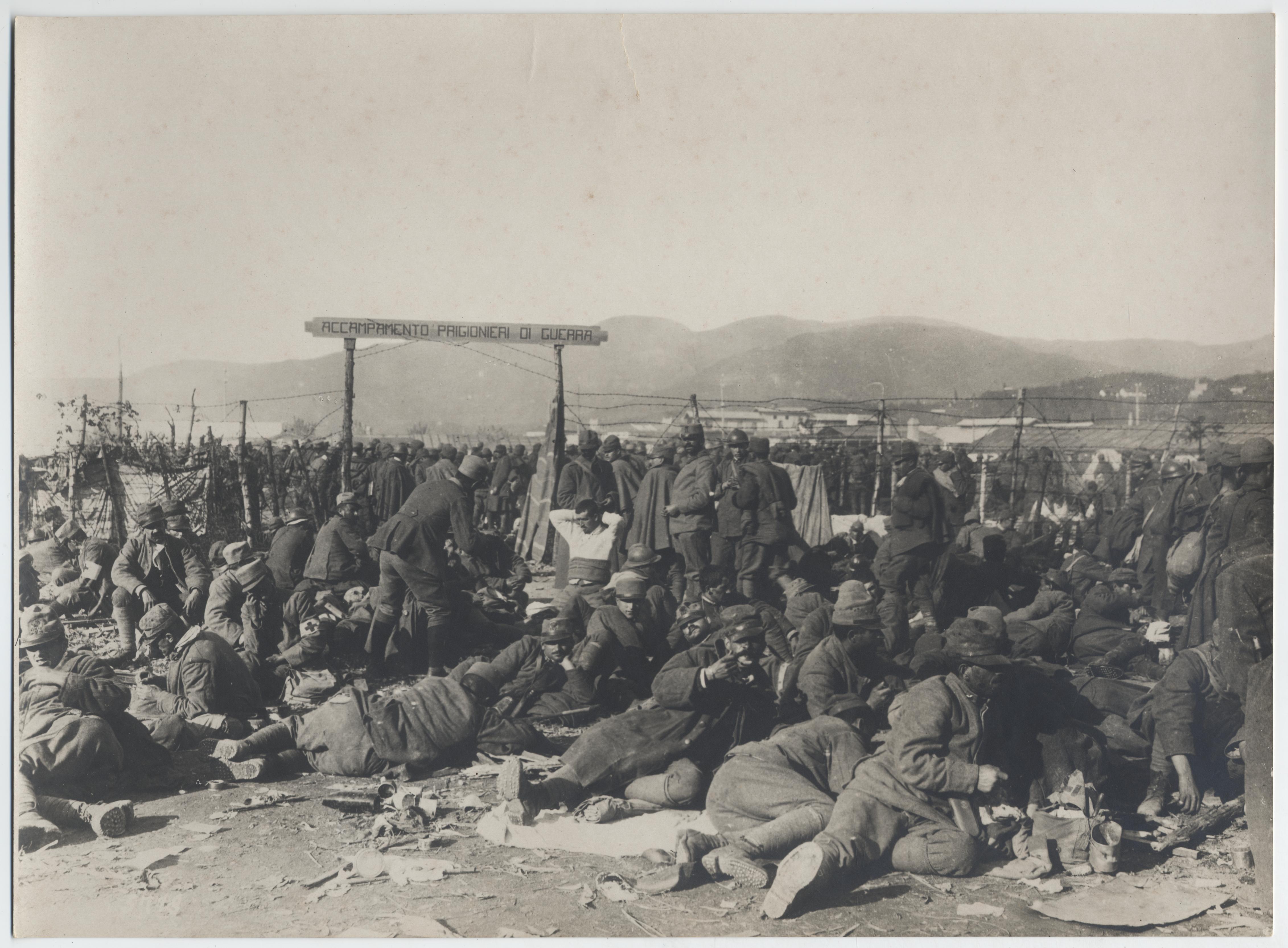 Foto: Italienische Kriegsgefangene im Lager Cividale