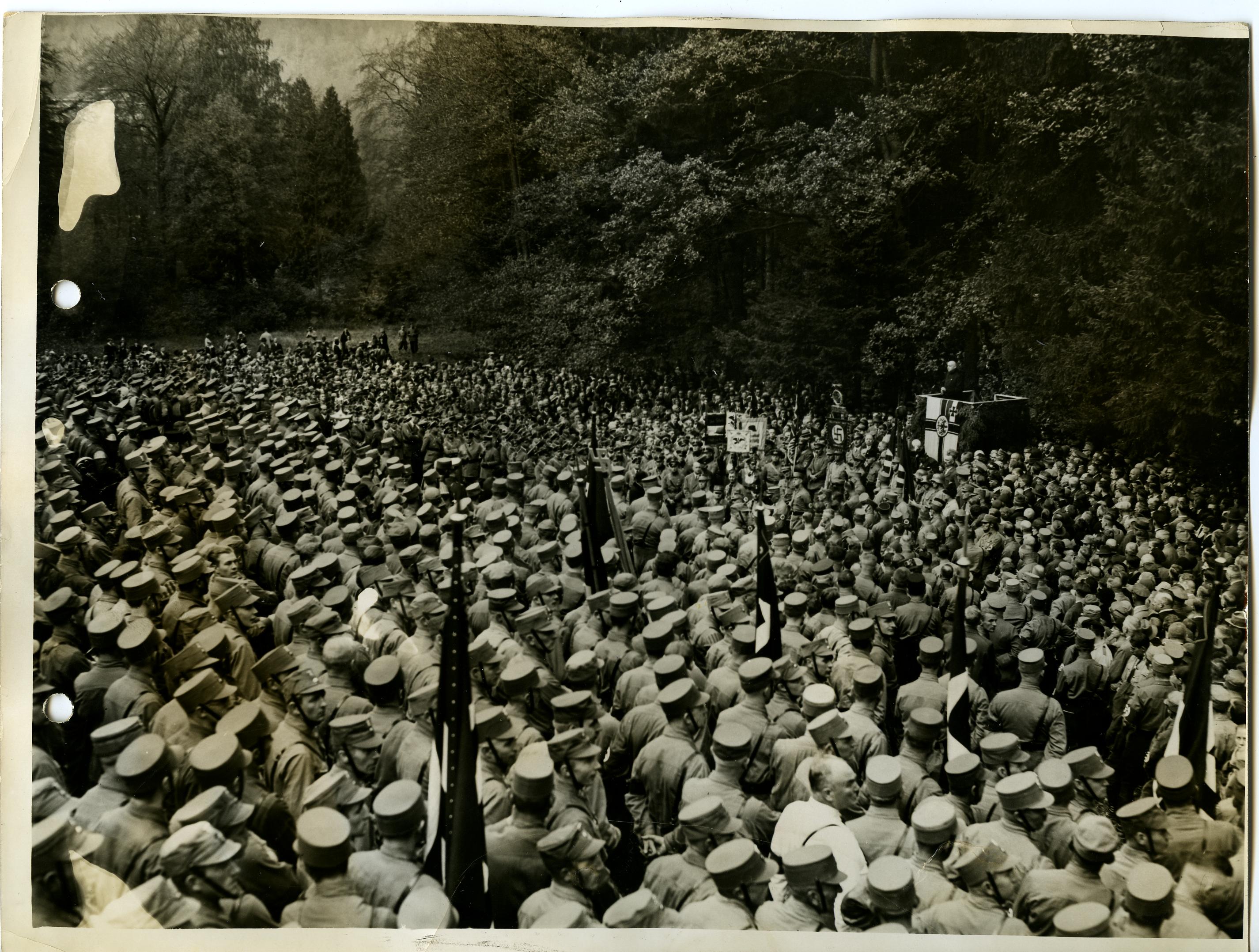 Foto: Feldgottesdienst beim Gründungstreffen der "Harzburger Front" in Bad Harzburg, 1931