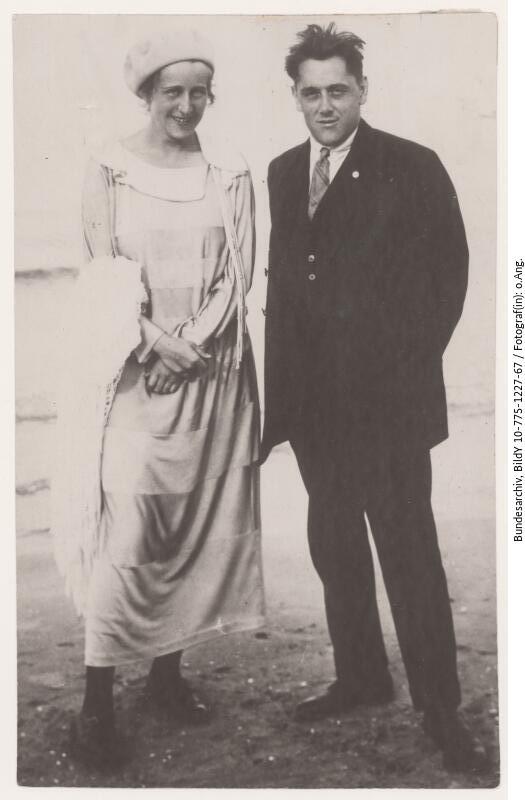 [Foto: Willi Münzenberg und Babette Gross, 1922/1940]