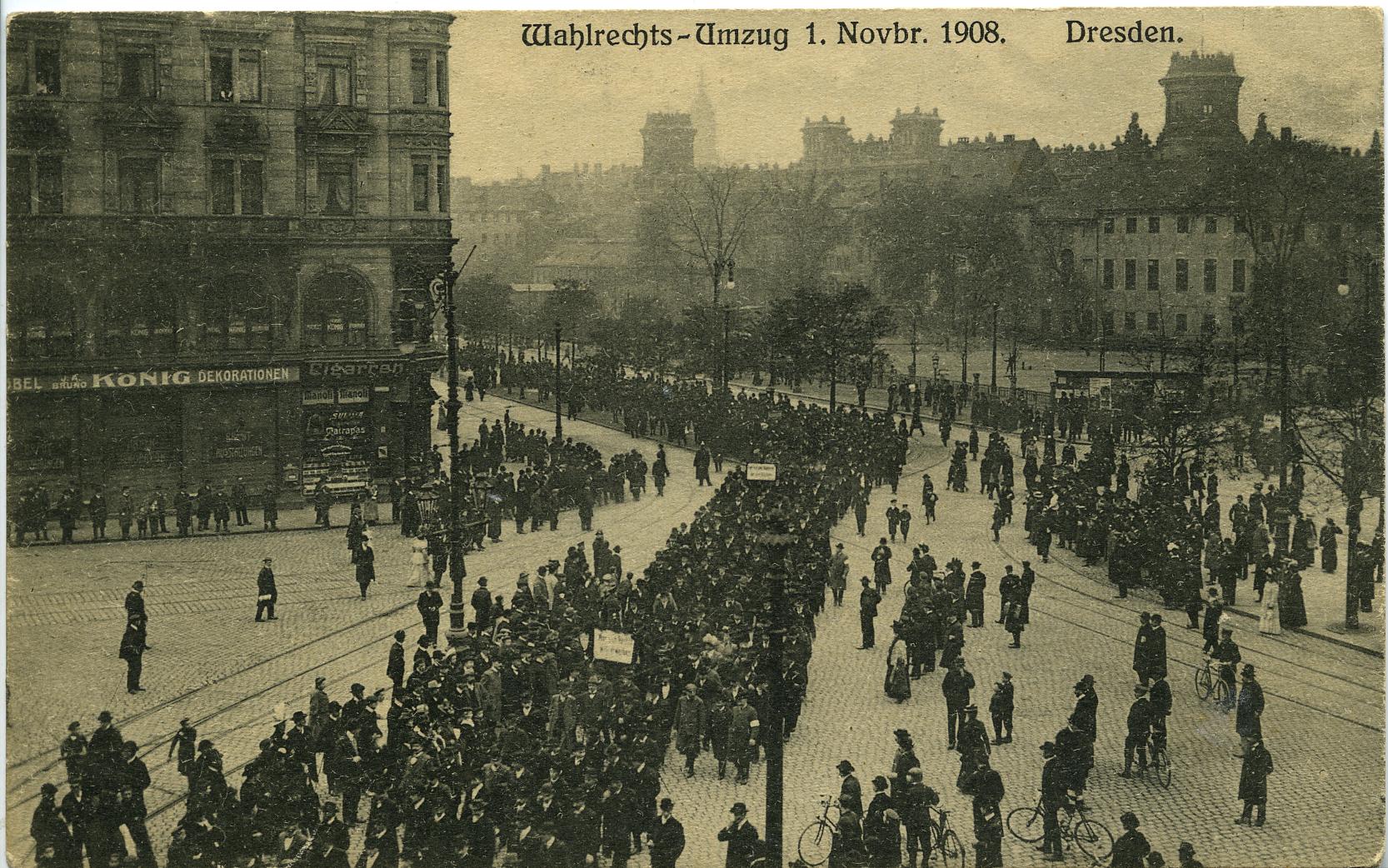 Foto: Demonstration zur Einführung des Allgemeinen Wahlrechts in Dresden, 1908