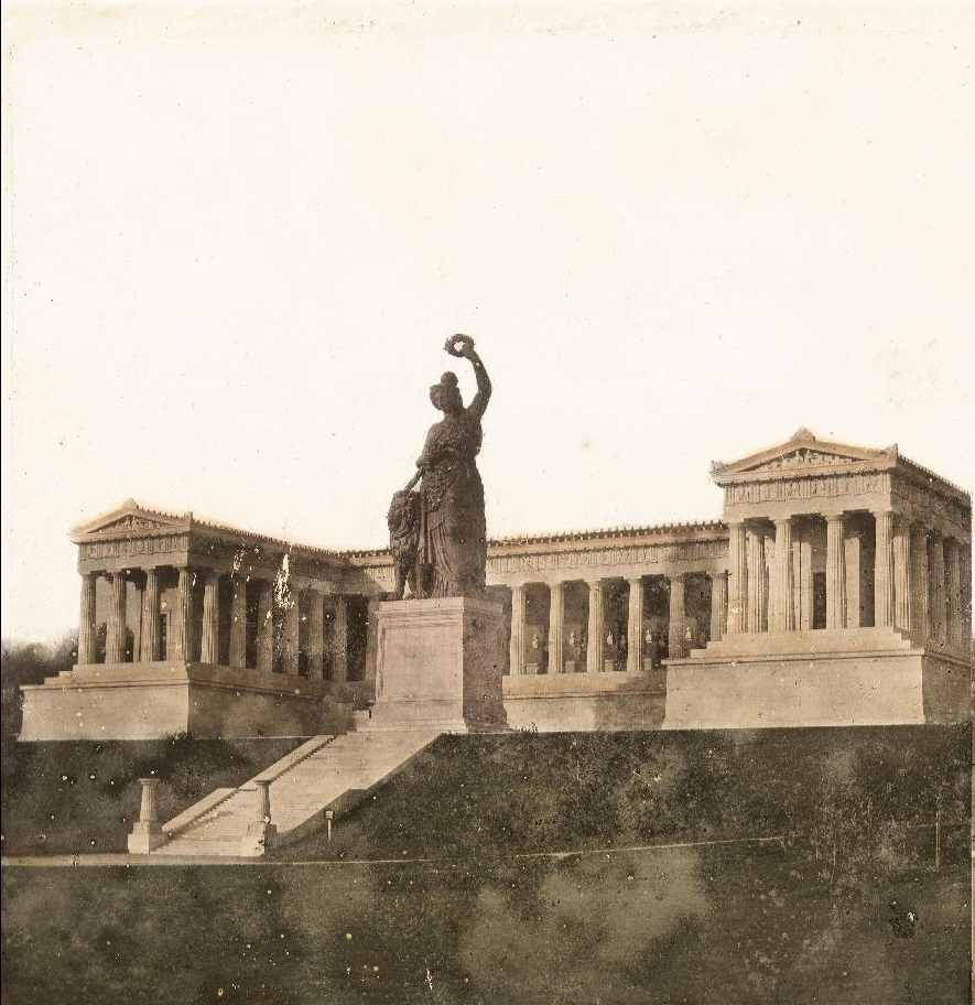 Fotografie: Bavaria-Riesenstandbild vor der Münchner Ruhmeshalle, um 1890