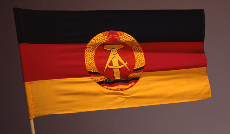 [Staatsflagge der DDR, um 1960]