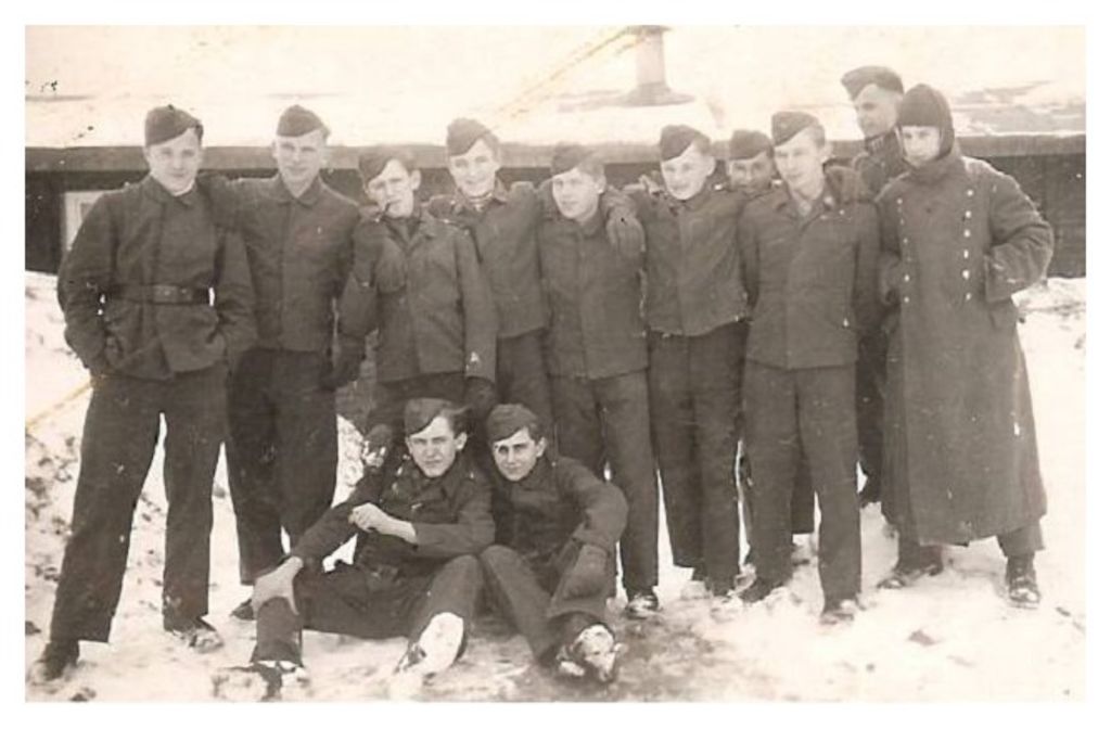Foto: Luftwaffenhelfer in Föhrengrund, 1945