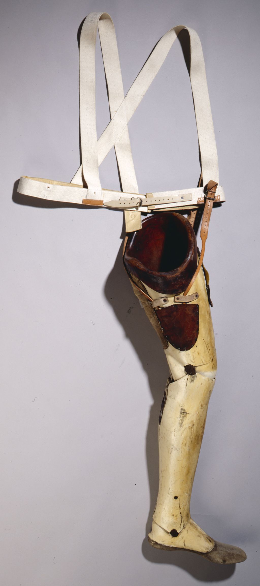 Exponat: Oberschenkelprothese, um 1920