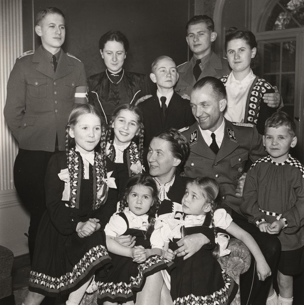 Foto: Scholtz-Klink, Gertrud mit Familie, 1940