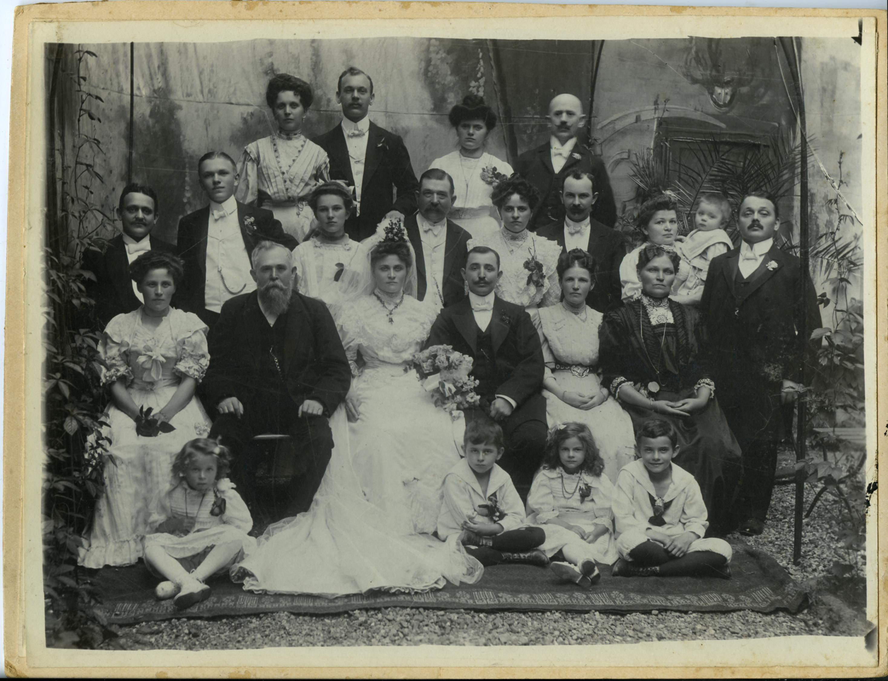 Hochzeitsgesellschaft, um 1900