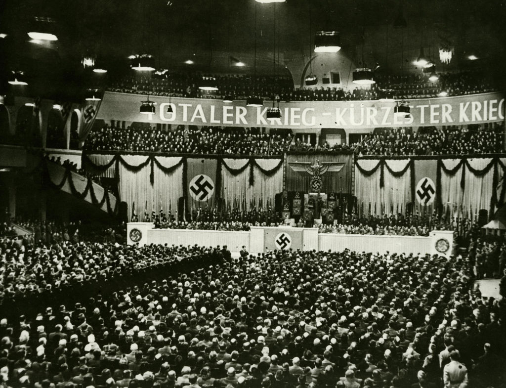 Foto: Großkundgebung im Berliner Sportpalast, 1943