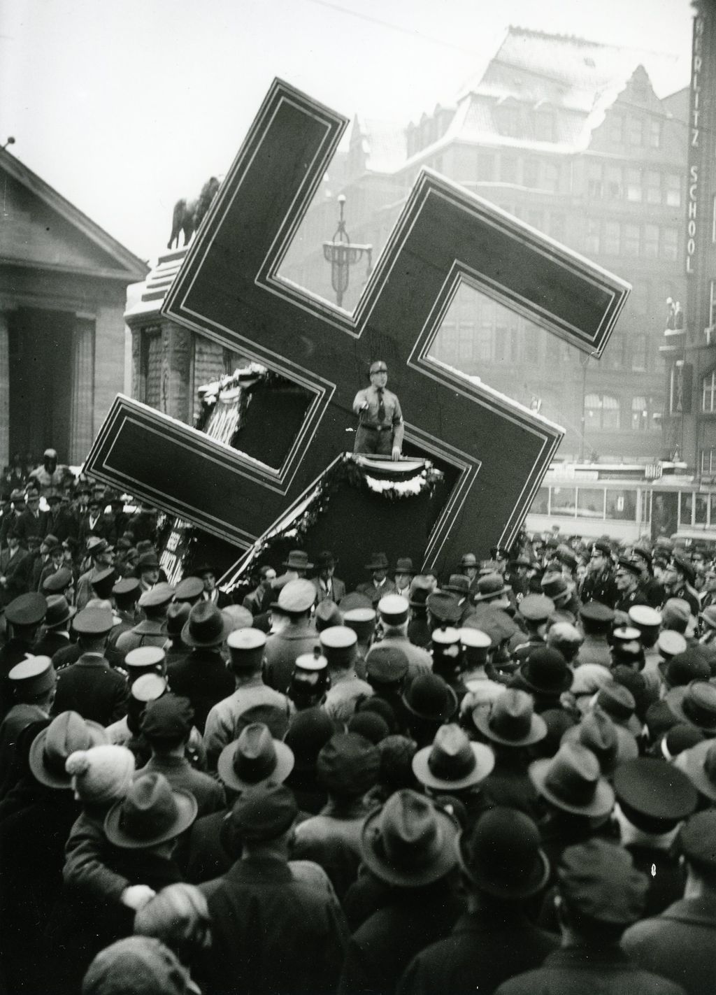 Foto: Spendenaufruf für das Winterhilfswerk, 1933