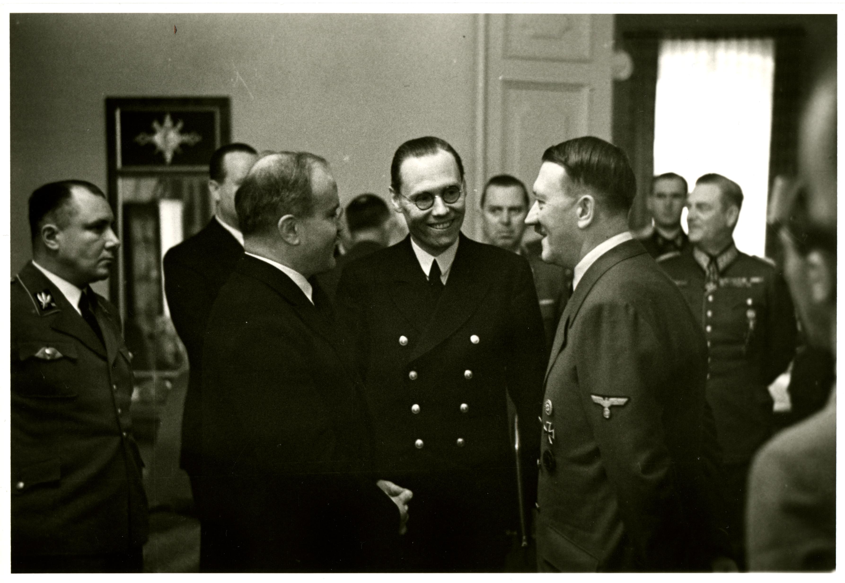 Foto: Treffen zwischen Molotow und seiner Delegation und Hitler in der Reichskanzlei, 1940