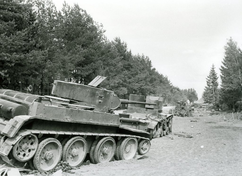 Foto: Zerbomte sowjetische Panzereinheit, 1941