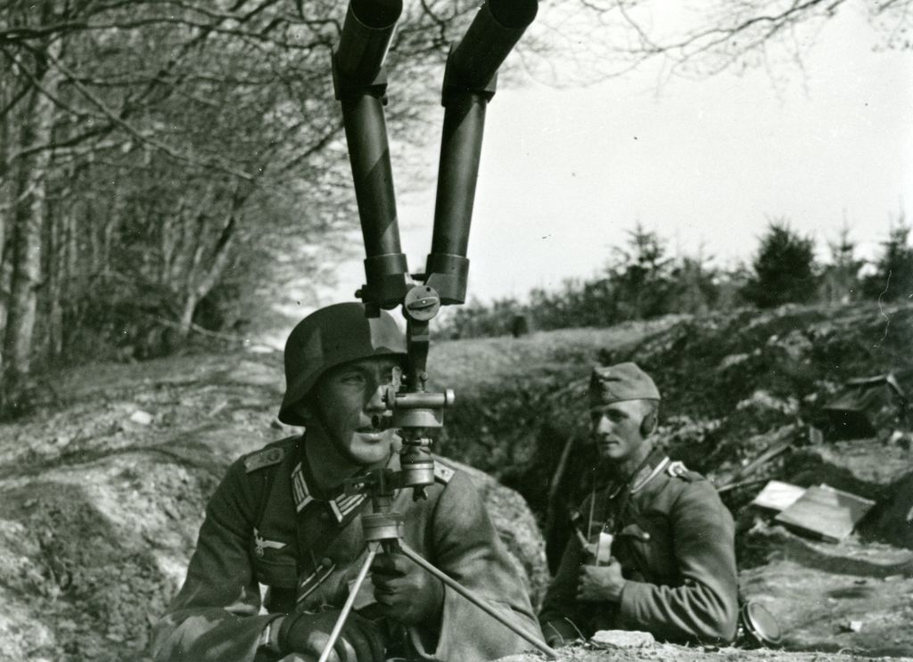 Foto: Beobachter am Fernrohr, 1940