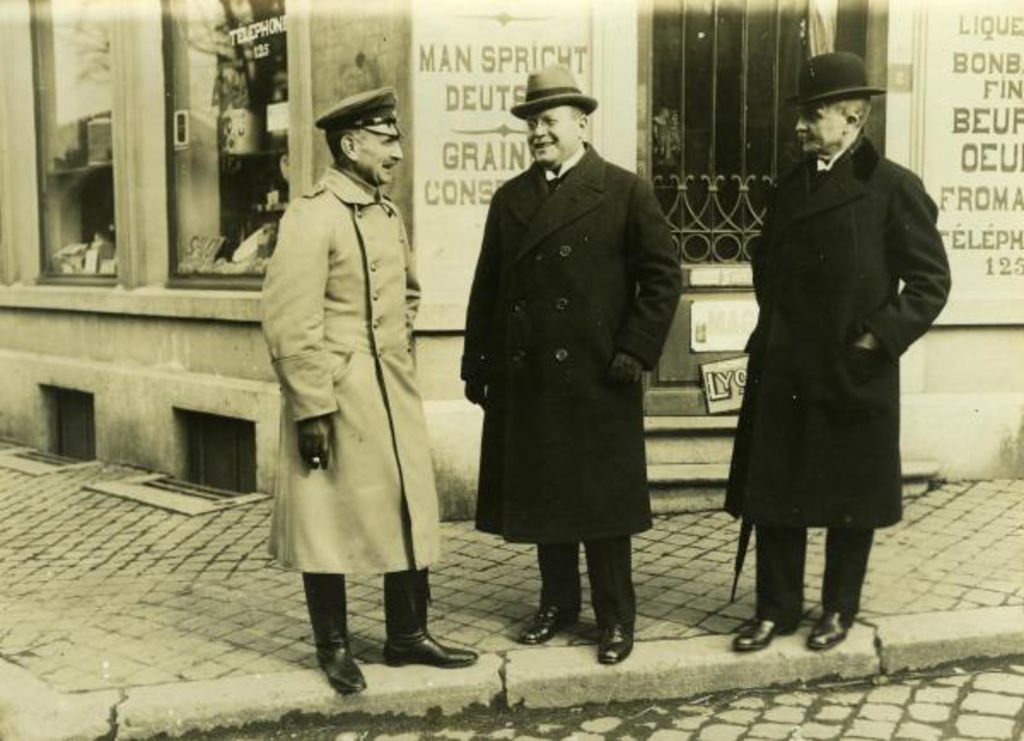 Foto: Mitglieder der deutschen Waffenstillstandskommission in Spa, 1918