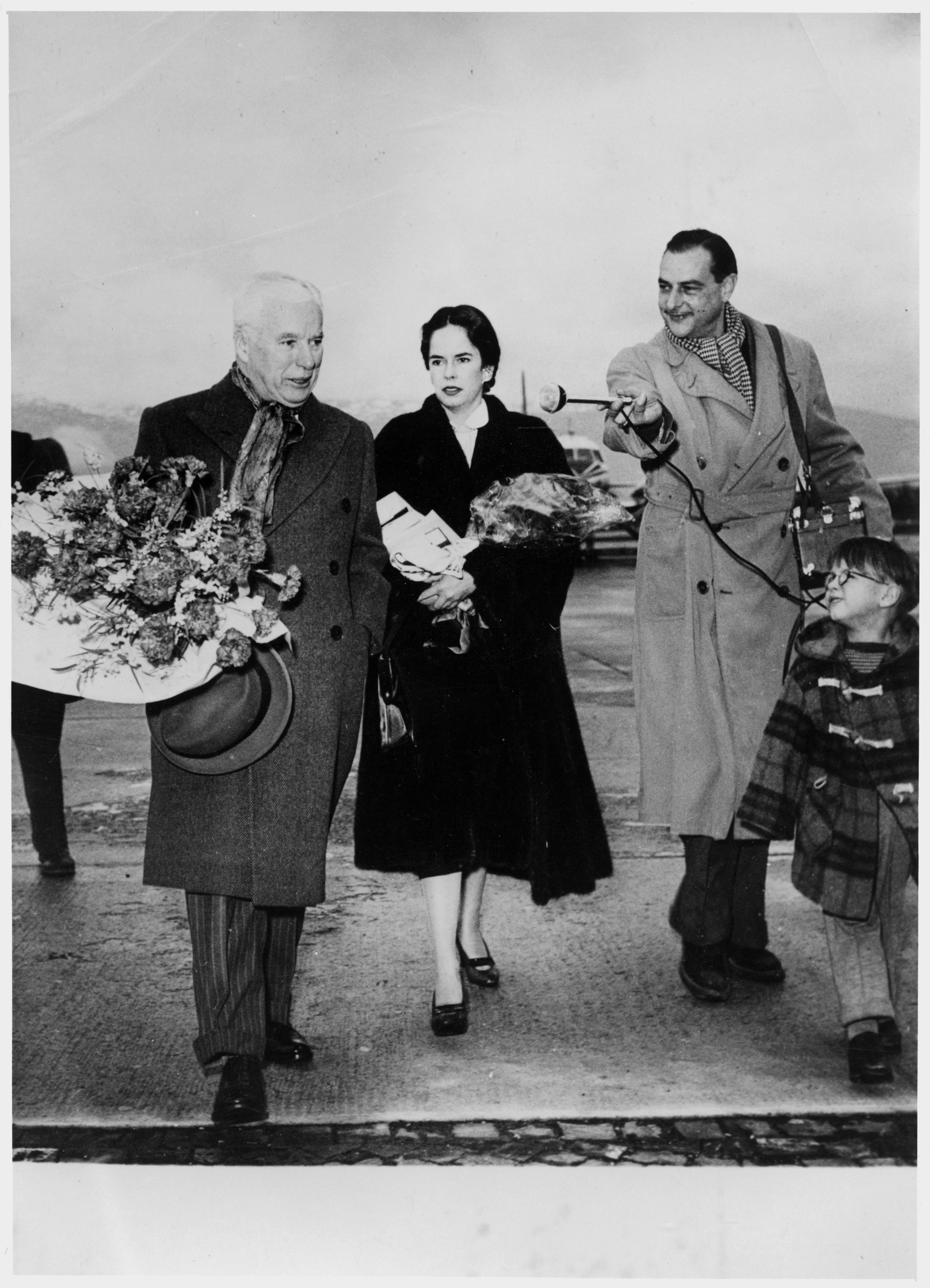 Exponat: Foto: Charlie Chaplin und seine Frau Oona, 1953