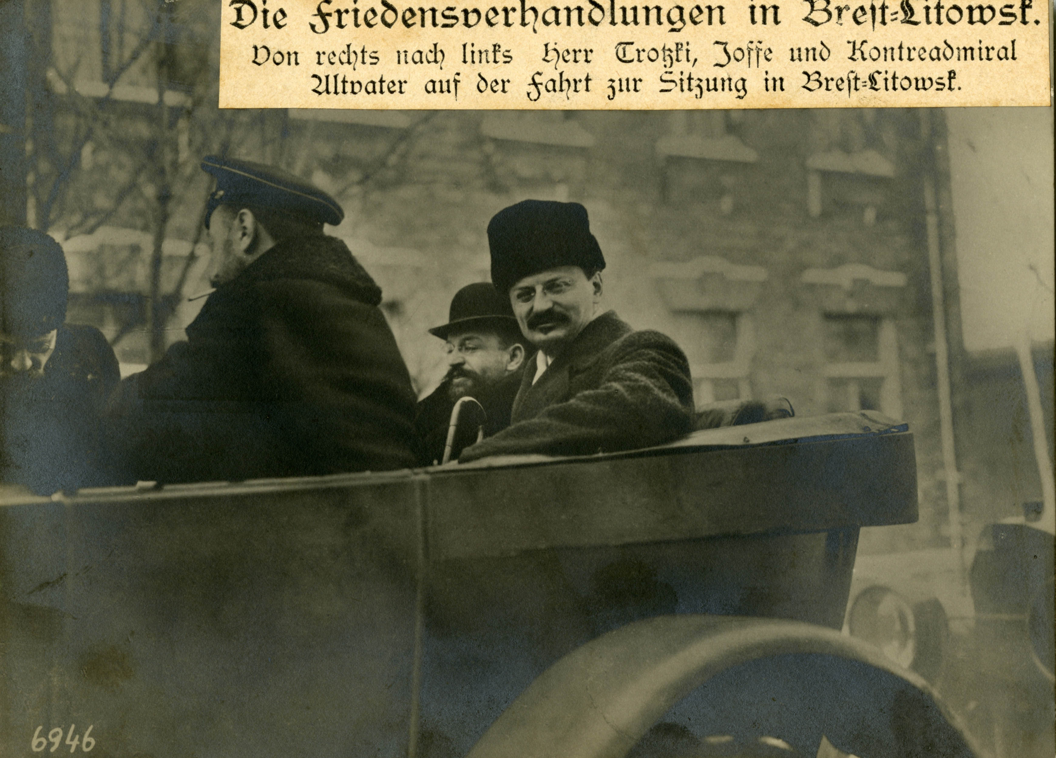 Foto: Leo Trotzki und Adolf Abramowitsch Joffe bei den Friedensverhandlungen in Brest-Litowsk, 1918