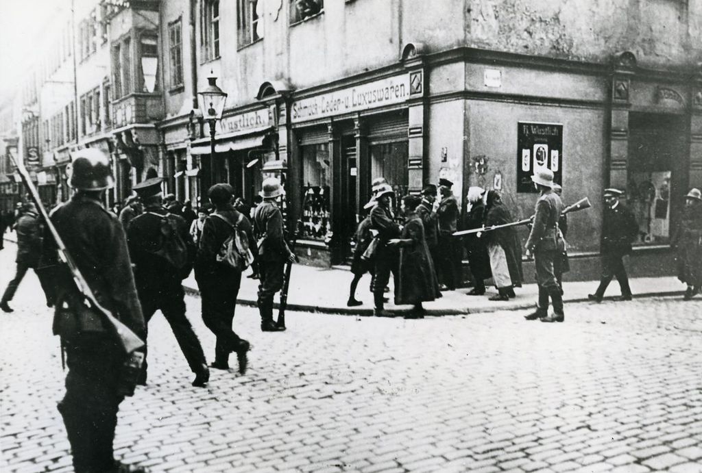 Foto: Reichswehr besetzt Freiberg/Sachsen, 1923