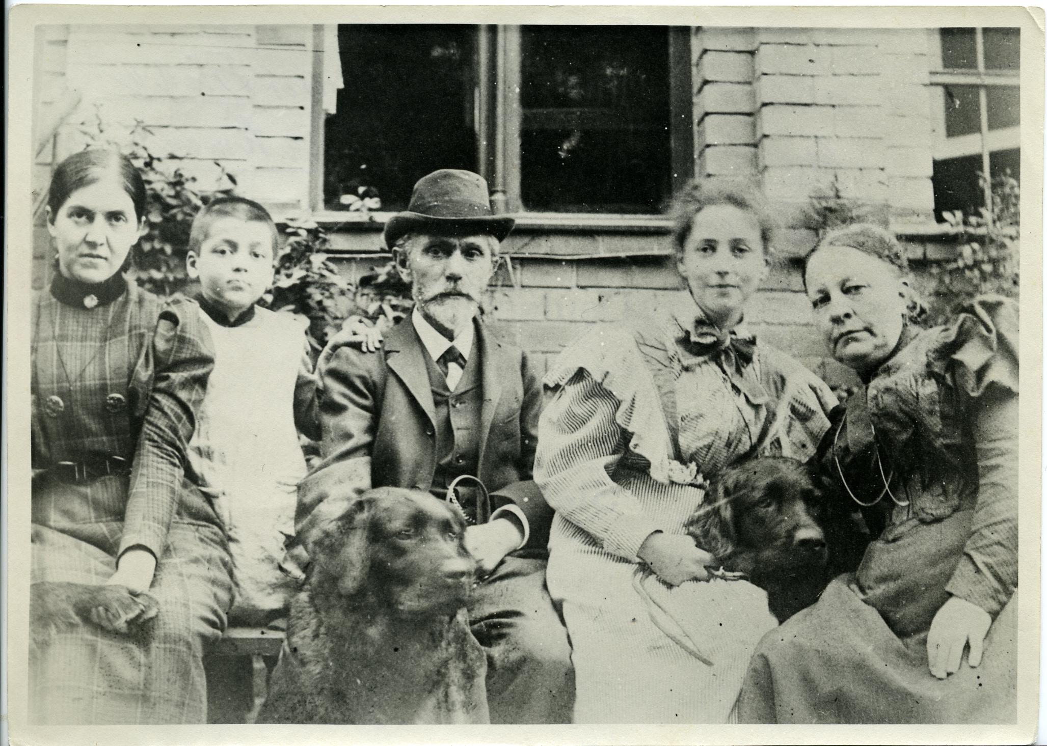 Foto: August Bebel mit seiner Familie, um 1905