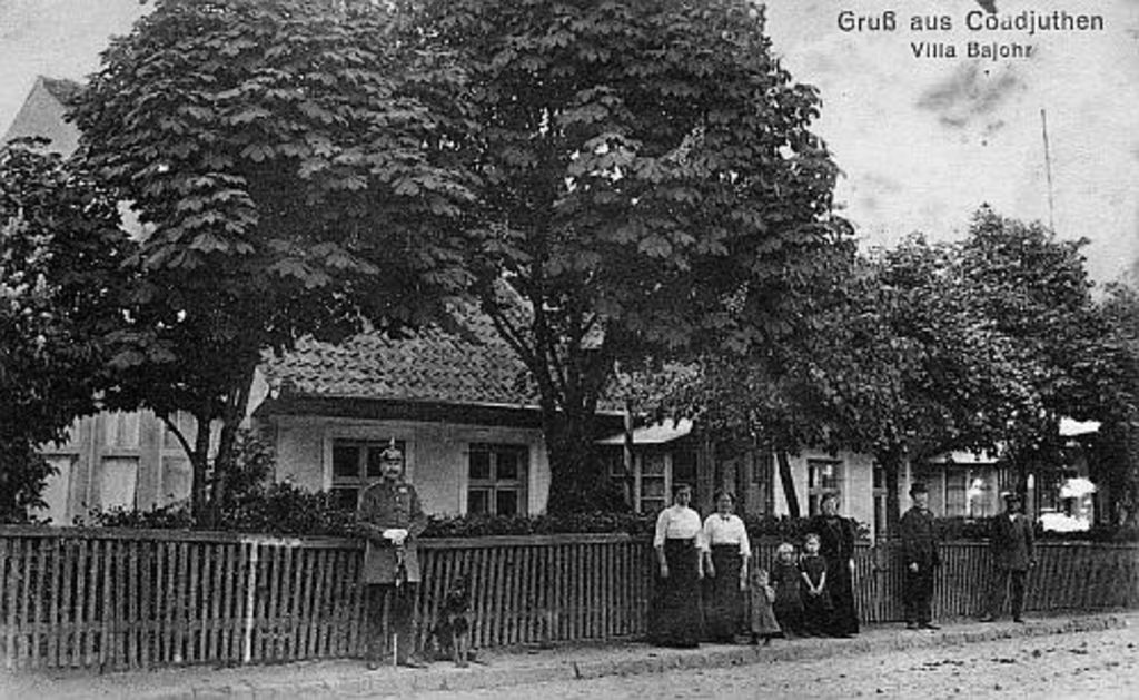 Postkarte: Geburtshaus von Ursula Bässes Mutter