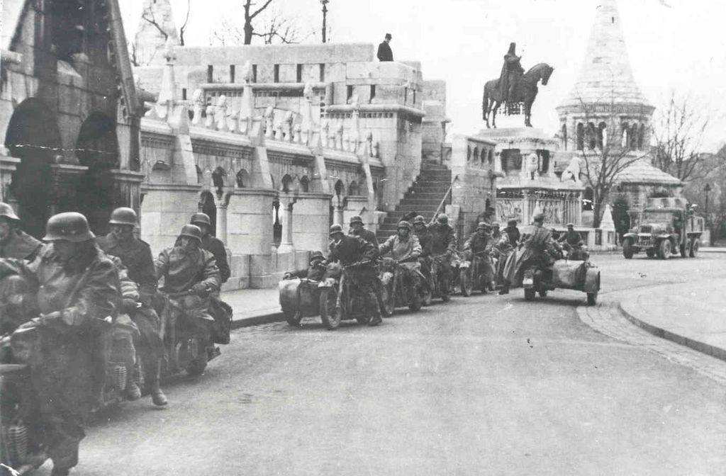 Exponat: Foto: Wehrmacht in Budapest, 1944