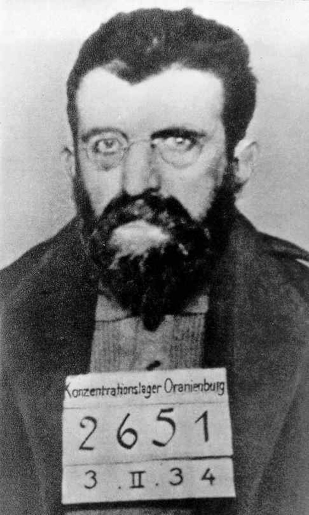 Foto: Erich Mühsam als Häftling im KZ Oranienburg, 1934