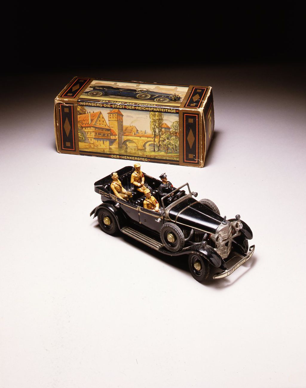 Spielzeug: Modell der Mercedes-Kabriolimousine Adolf Hitlers, um 1940