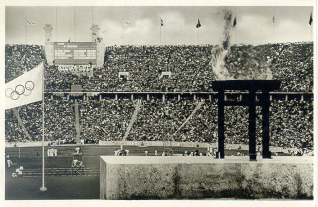 Exponat: Fotopostkarte vom Olympischen Feuer, 1936
