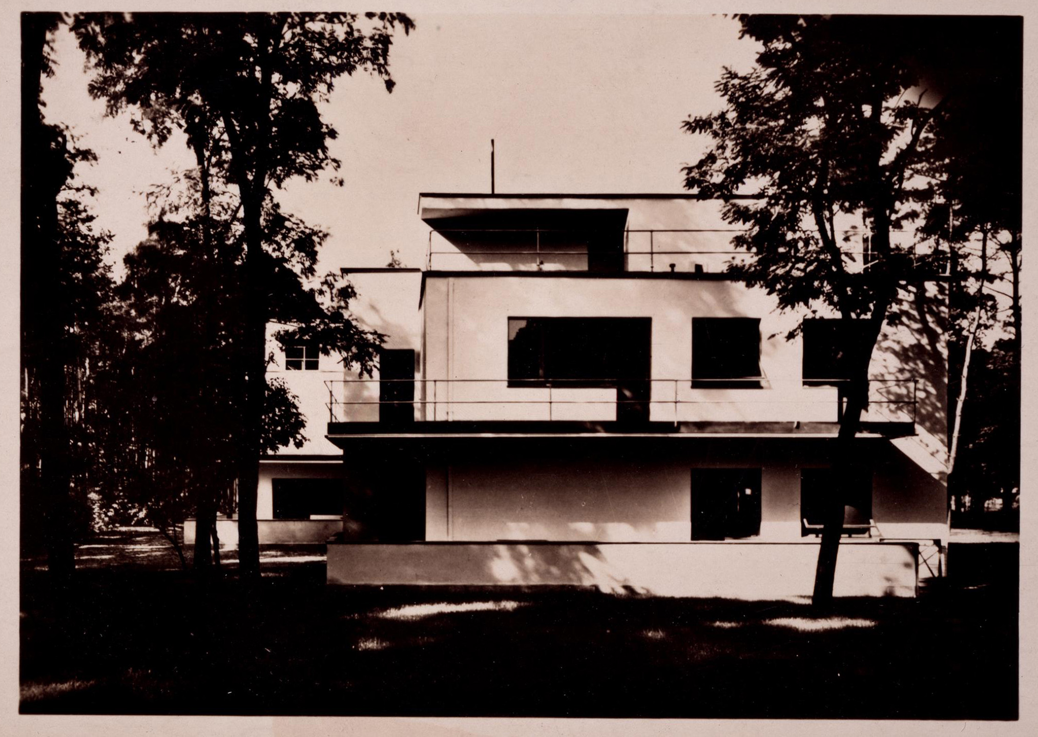 Postkarte: Moholy, Lucia "Doppelwohnhaus der Bauhaus-Meistersiedlung Dessau", 1926