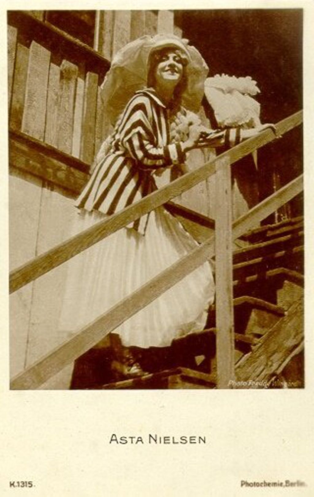 Postkarte: Asta Nielsen, um 1910
