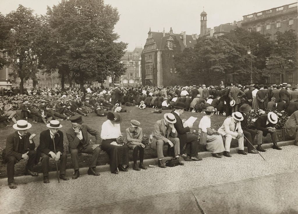 Foto: Kriegserklärung, Die Bevölkerung Berlins im Lustgarten, 1914
