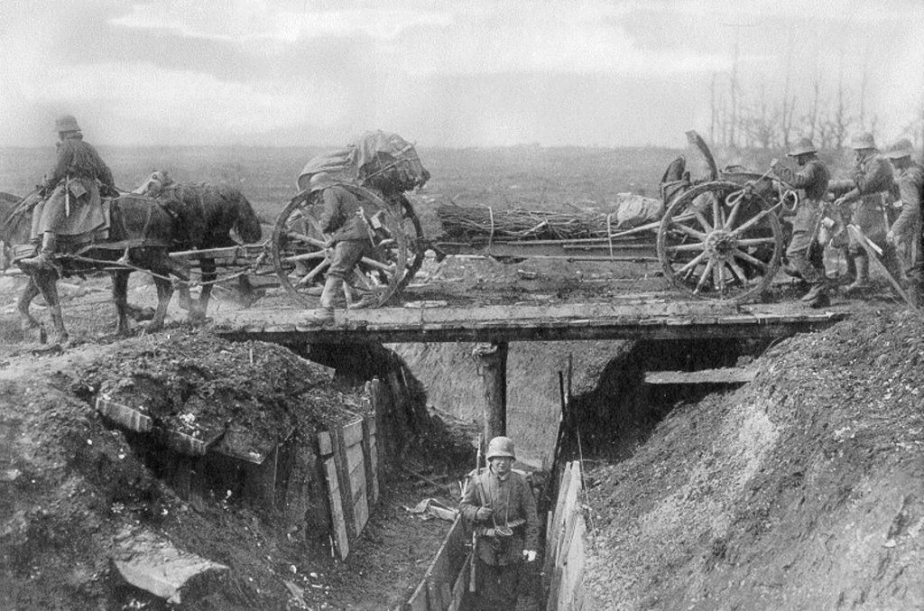 Exponat: Foto: Der Durchbruch westlich von St. Quentin über gestürmte englische Stellungen, 1918