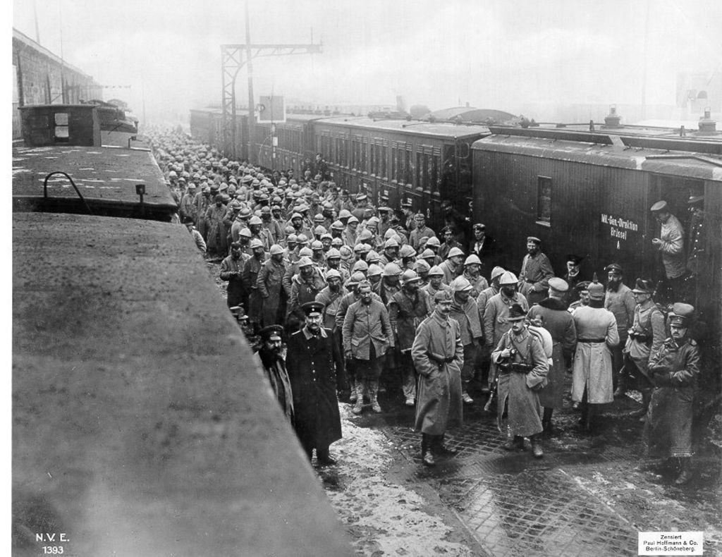 Exponat: Foto: Bei Verdun gefangengenommene Franzosen, 1914-1918