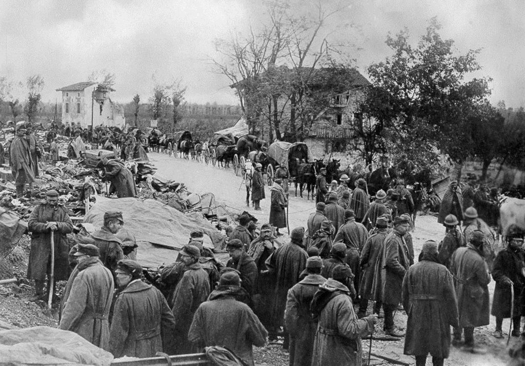 Exponat: Foto: Vormarschstraße Udine-Codriopo, 1917